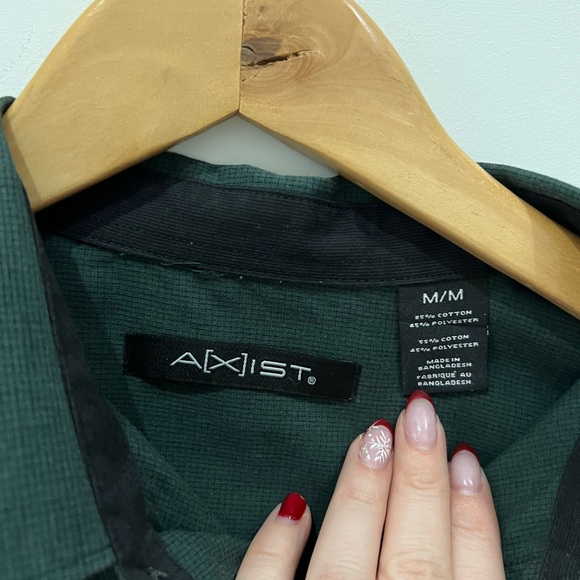 AXIST Mens button down cargo 2 pocket, long sleeve shirt. - Picture 2 of 9